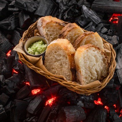 Хлебная корзина с домашним маслом