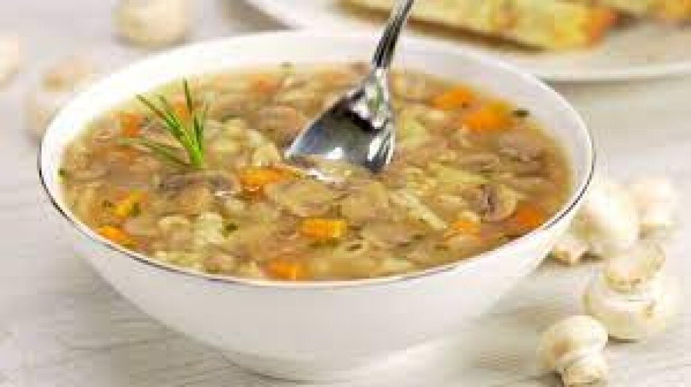 Суп перловый с грибами и сметаной
