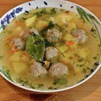 Суп  картофельный с мясными фрикадельками и сметаной