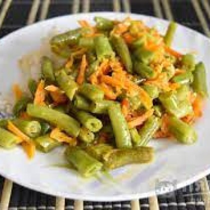 Фасоль стручковая, жареная с морковью