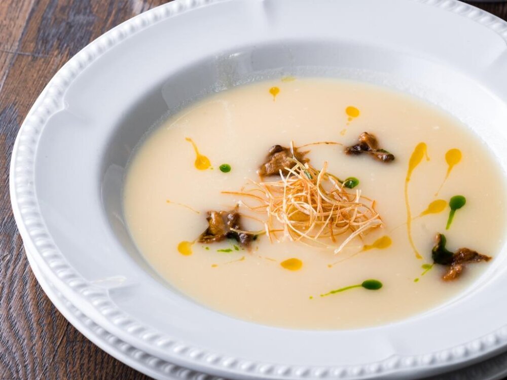 Крем-суп из корня сельдерея с белыми грибами