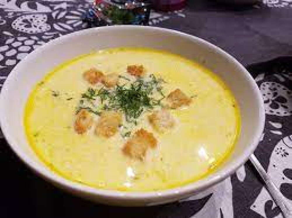 Сырный суп с курицей по- французски  с гренками