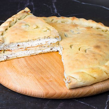 Пирог с творогом и изюмом