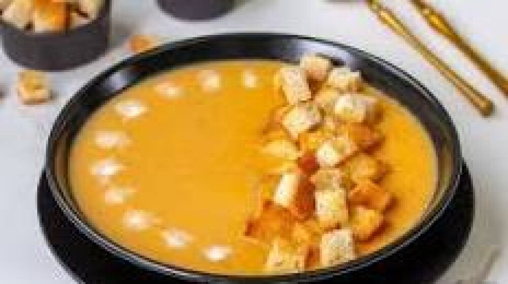 Суп -пюре из чечевицы с гренками