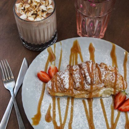 Круассан с заварным кремом