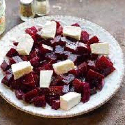 Салат из маринованной свеклы с сыром Фета и заправкой бальзамик