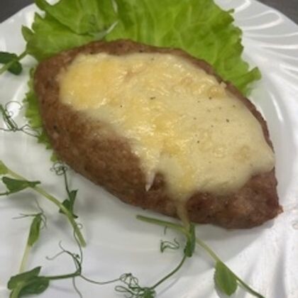 Лодочки  из свинины рубленная под молочным соусом