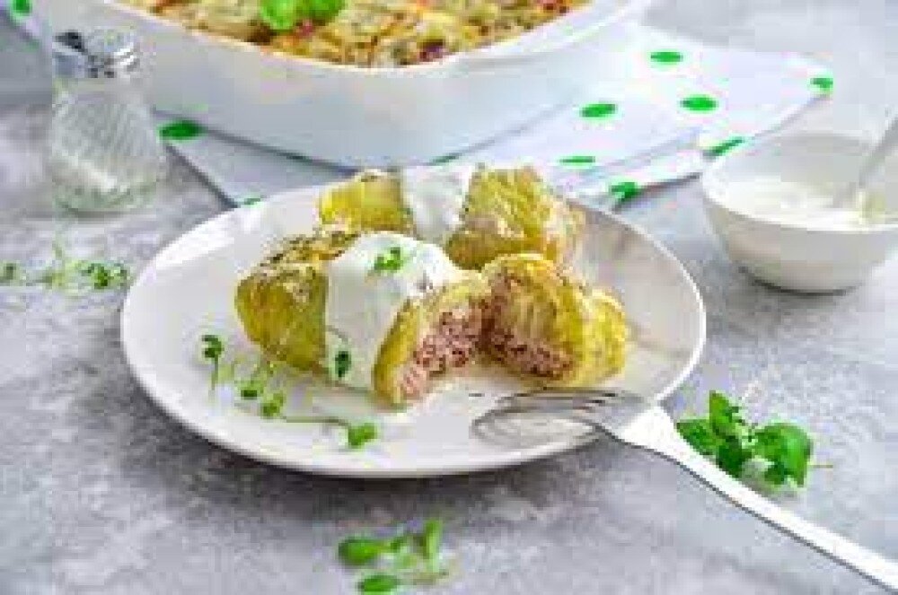 Голубцы с мясом и рисом, со сметаной