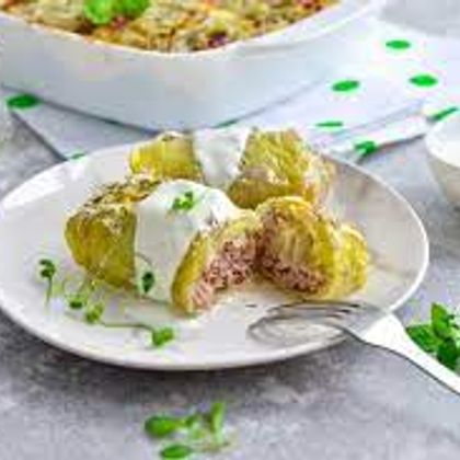 Голубцы с мясом и рисом, со сметаной