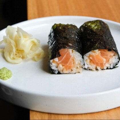 Хенд ролл лосось