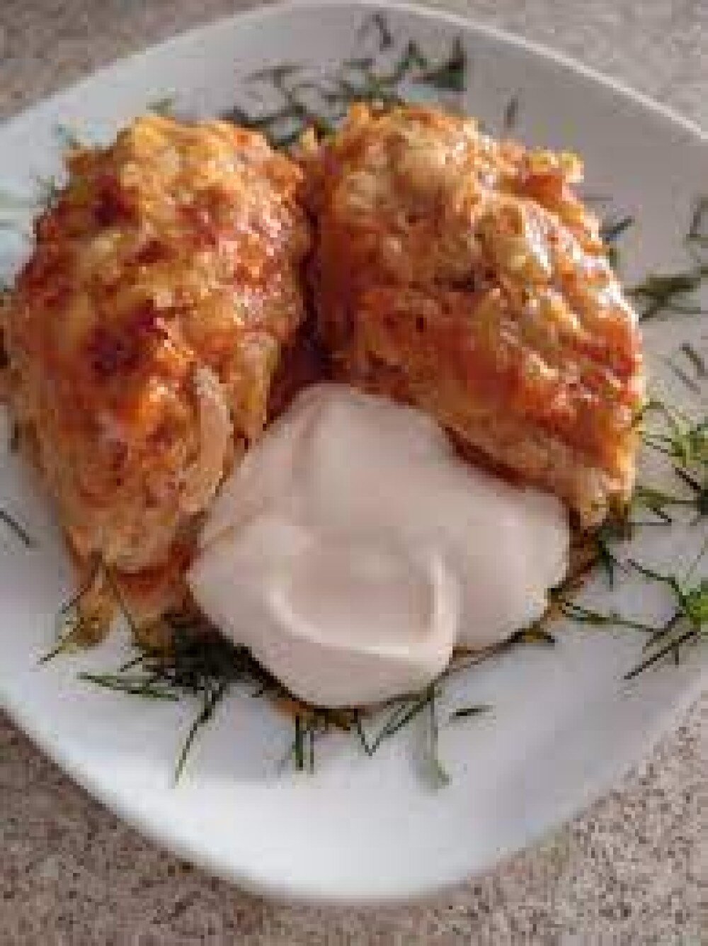 Голубцы Любительские с соусом и сметаной