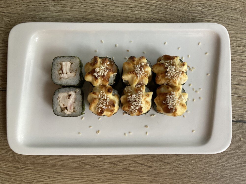 Заказать Мини-ролл «Запечённый» с курицей. Бесплатная доставка суши