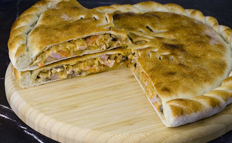 Пирог с ветчиной, капустой и грибами