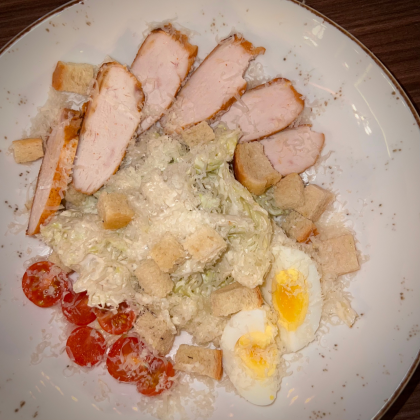 Салат Цезарь с курицей