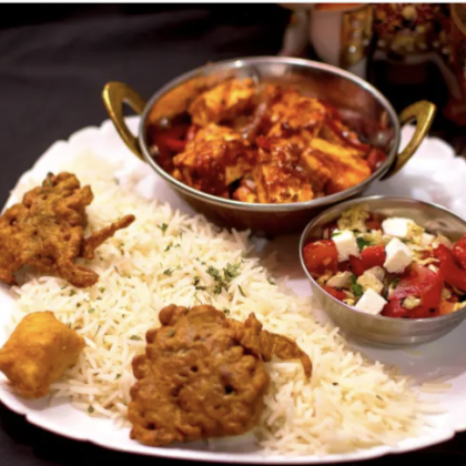 Вегетарианское комбо «Рис, чили панир, закуски»