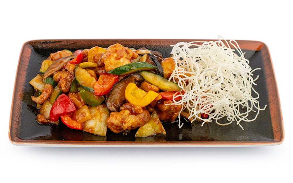 Курица по-сингапурски с овощами и грибами Шиитаке