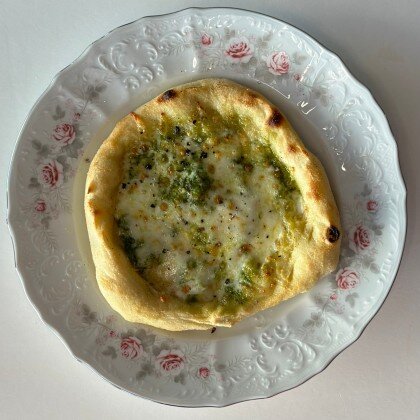 Лепешка с сыром и травами