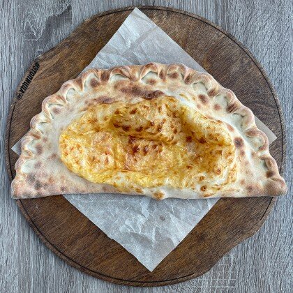 Мини-кальцоне с ветчиной и томатами