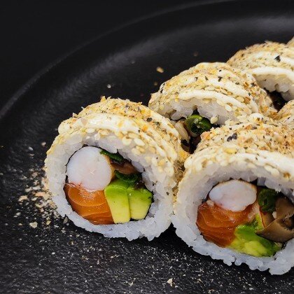 Ролл с лососем и креветкой