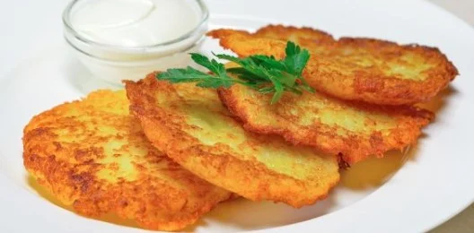 Драники со сметаной