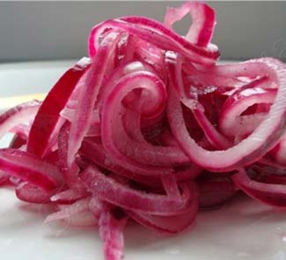 Лук маринованный