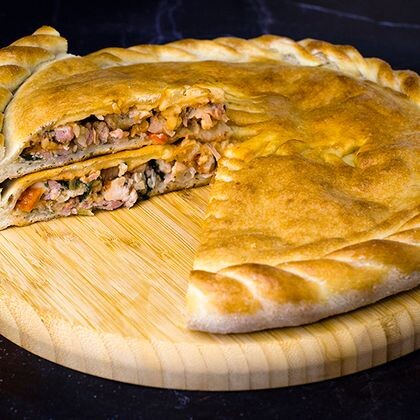 Пирог с курицей и свининой