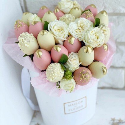 Клубнички и розы