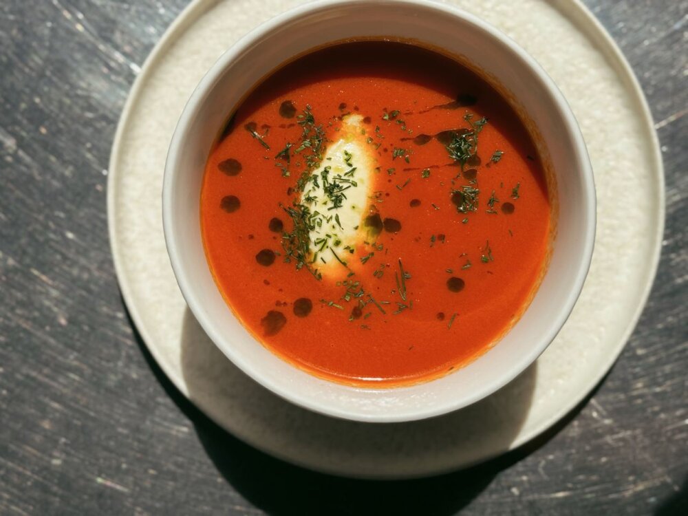Томатный суп с сыром маскарпоне