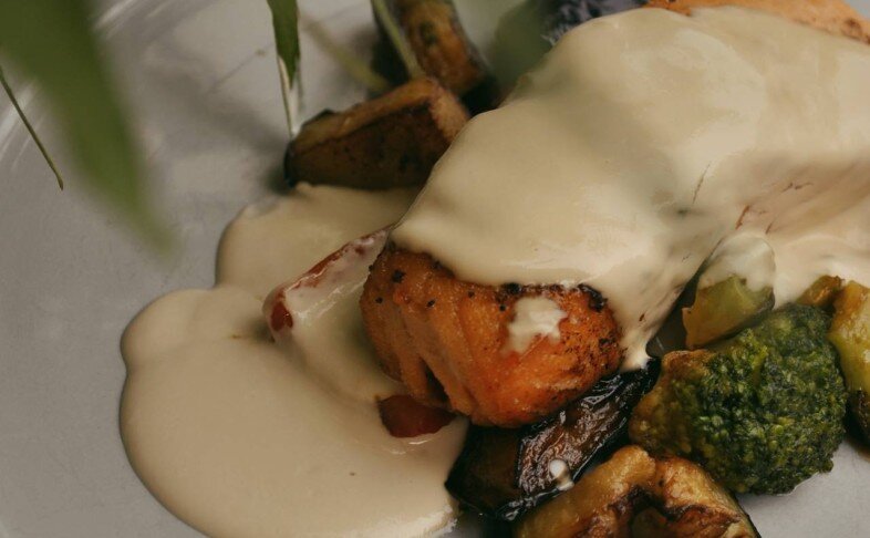 Лосось с овощами