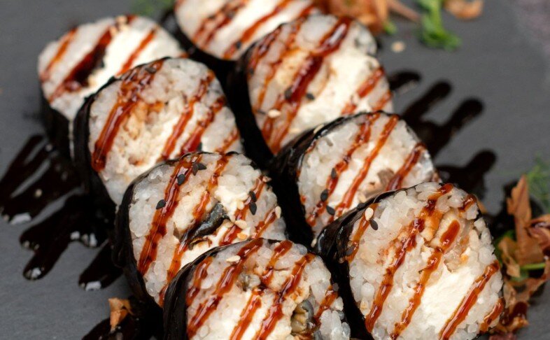 Ролл Маки угорь