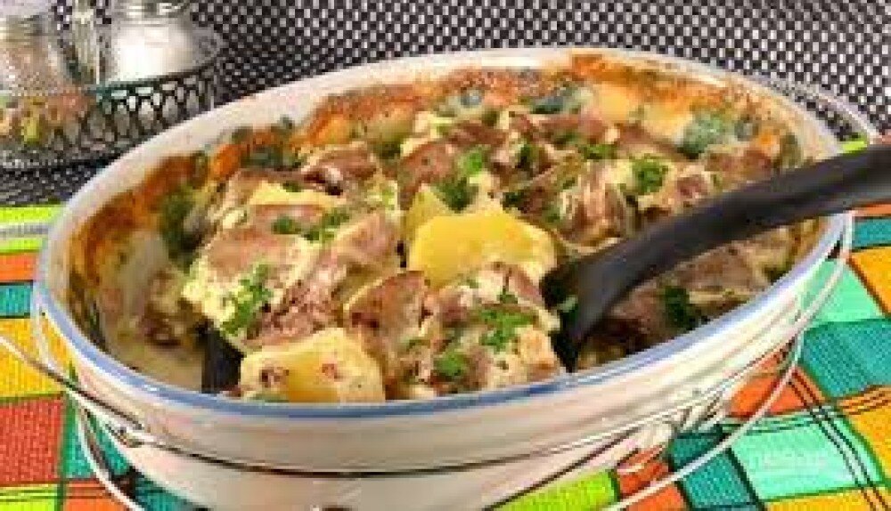 Язык свиной запеченный с картофелем и соусом