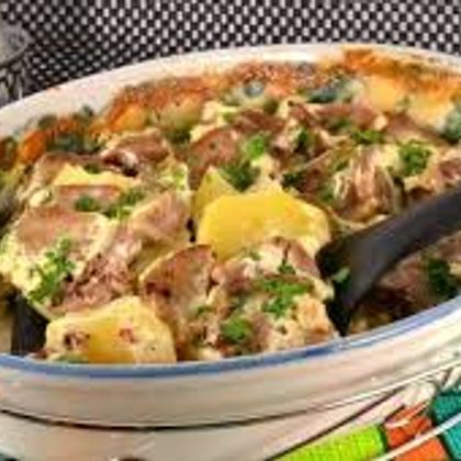 Язык свиной запеченный с картофелем и соусом
