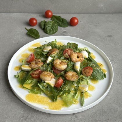 Салат с креветками и "Моцареллой"