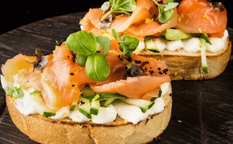 Брускетта с форелью