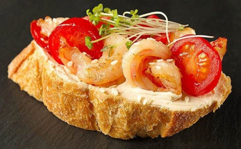Брускетта с креветками