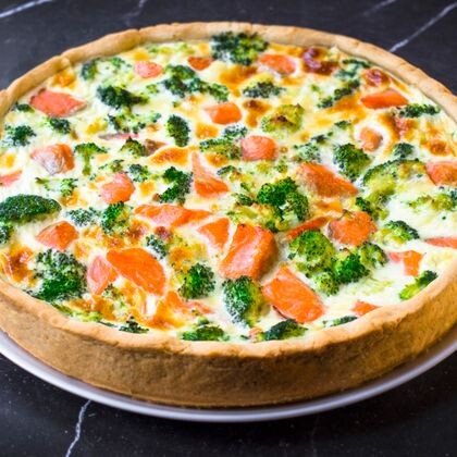 Киш "Форель и брокколи"