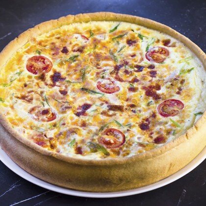 Киш "Копченый цыпленок с томатом черри"