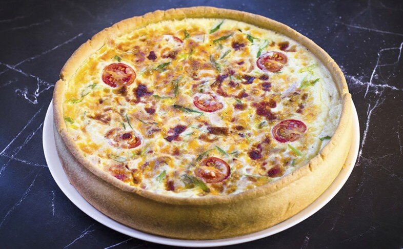 Киш "Копченый цыпленок с томатом черри"