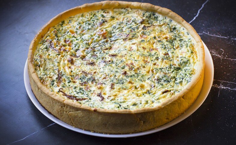 Киш "Вяленые томаты и шпинат"