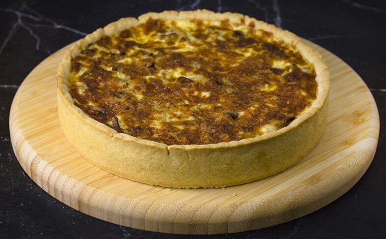 Киш "Курица и шампиньоны"