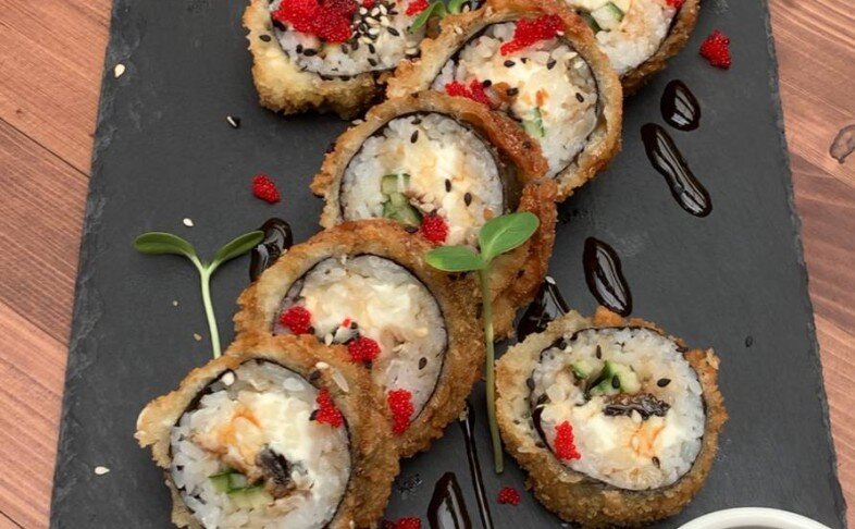 Горячий ролл с угрем