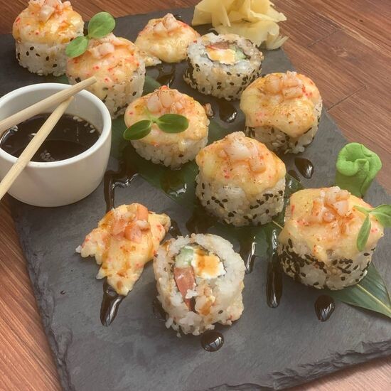 Запечённый ролл с креветкой