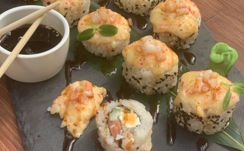 Запечённый ролл с креветкой