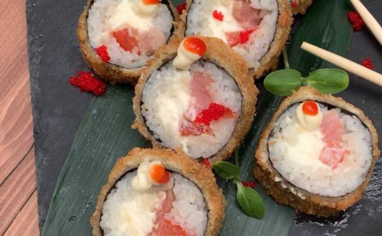 Горячий ролл с тунцом