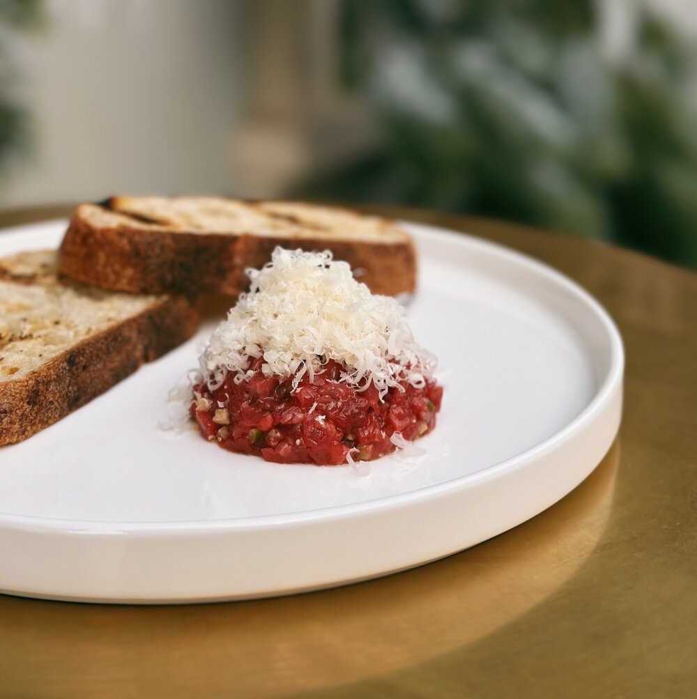 Тартар из говядины с каперсами