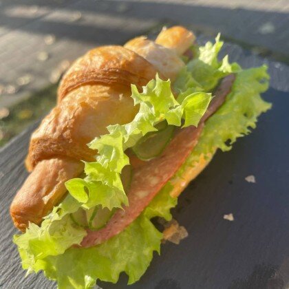 Мини-круассан с салями