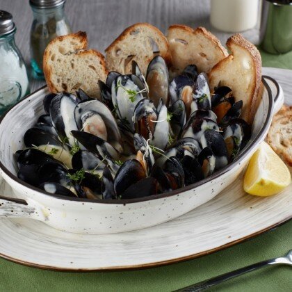 Мидии и клемы Вонголе в соусе Блю Чиз