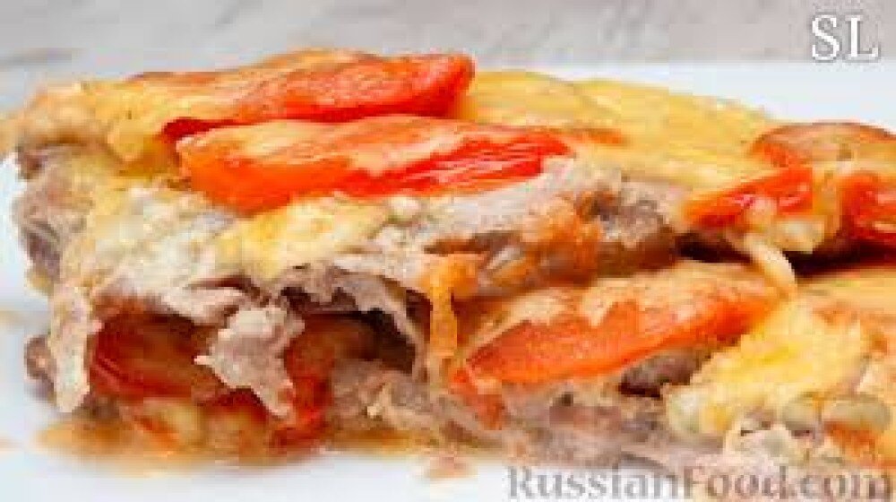 Свиное филе  запеченная с помидорами  под сырной корочкой
