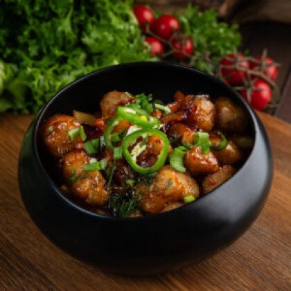 Курица в кисло-сладком соусе с картофелем фри