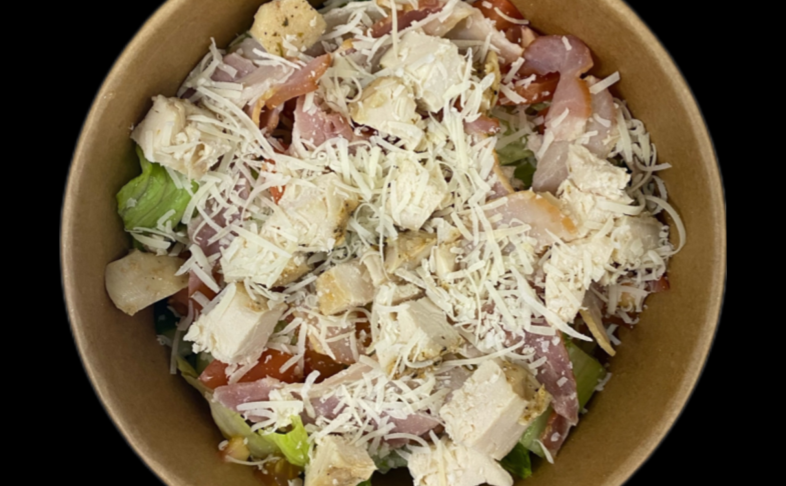 Салат с беконом и курицей